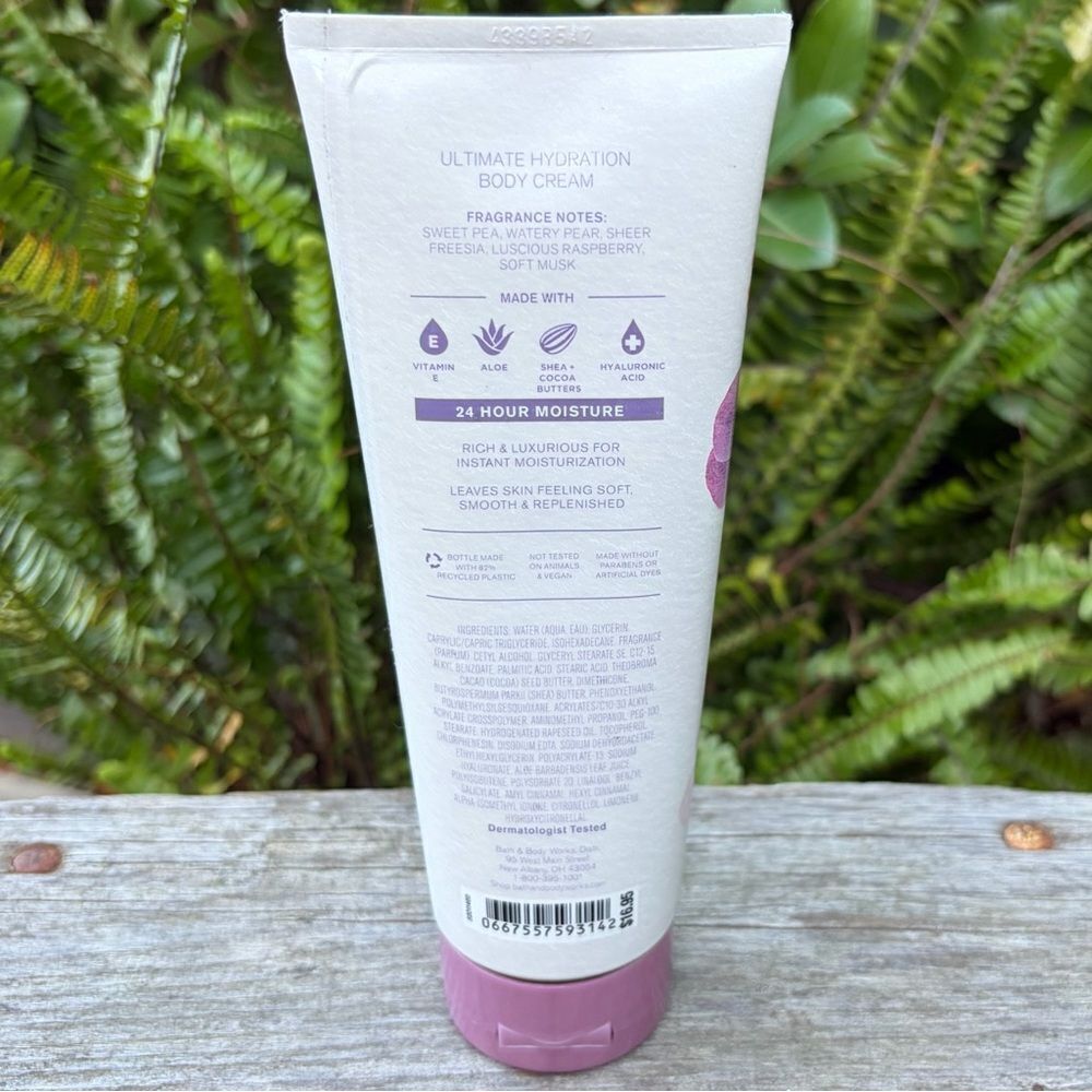 Bath & Body Works Sweet Pea Floral Moisturizing Body Cream 8oz Beauty NWT - Picture 4 of 5